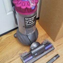 NEW cond Dyson ANIMAL BIG BALL VACUUM WITH COMPLETE ATTACHMENTS  , AMAZING POWER SUCTION  , WORKS EXCELLENT  , IN THE BOX 