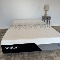 Nectar Luxe Hybrid, Queen, Like New, Perfect Condition