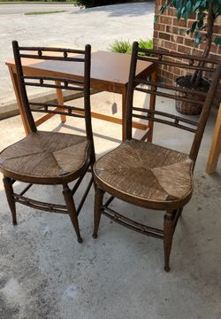 Set 4 cane bottom chairs