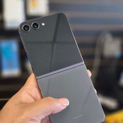 Galaxy ZFlip 5 UNLOCKED 256GB