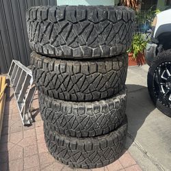 Set Of 4 Nitto Ridge Grappler LT 33X12.50R18 122Q F (12 Ply)