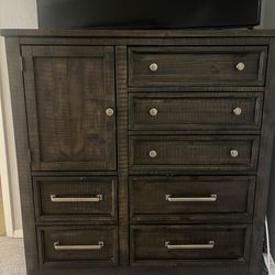 Hillcott 7 Drawer Door Chest