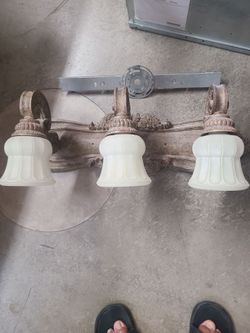 Bathroom light fixture