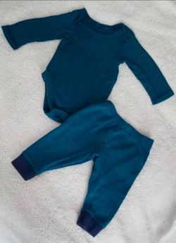 ✅ Baby Boy 2pc Outfit Set• Size 3-6m• Dark Green• Good Condition• $5firm