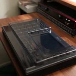 Mint MPC Live 2 w/ Decksaver, 1tb SSD & Original Box