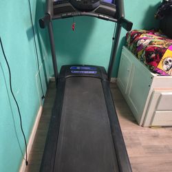 Running treadmill