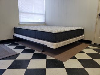 Queen size set - can DELIVER almost anywhere for $20 extra - please see all photos and read everything 🙂