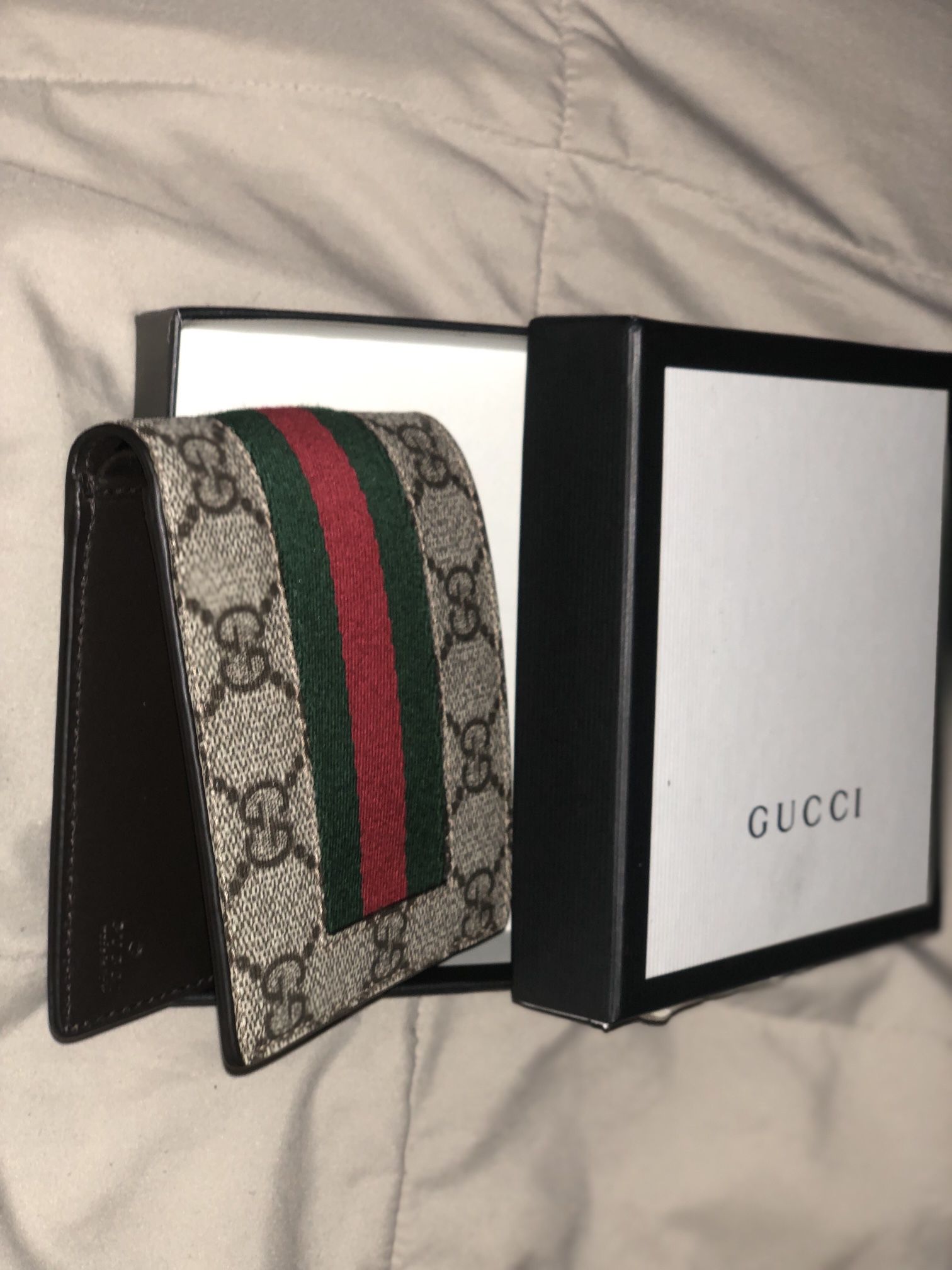Gucci web GG Supreme Wallet