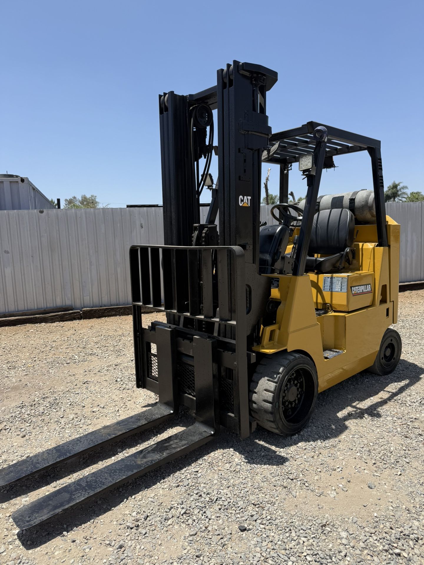 Forklift Caterpillar 8,000 Lbs