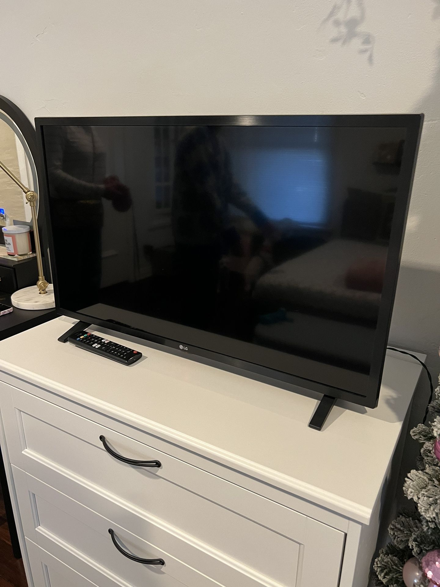 LG LED Flat screen TV 32”