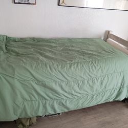 2 sold wood Bunk beds with extra trundle