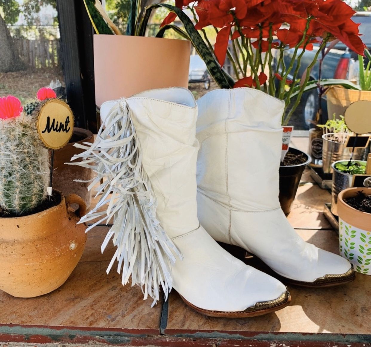 Vintage wild diva white fringe boots. Size 5 1/2