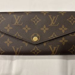 Louis Vuitton “Sarah Wallet” 