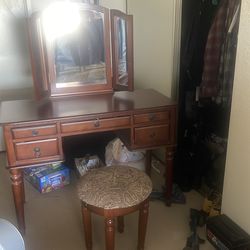 Three-way mirror vanity with stool