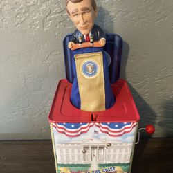 Vintage 2001 PRESIDENT GEORGE W. BUSH/ White House, Jack In The Box. Pre Owned.