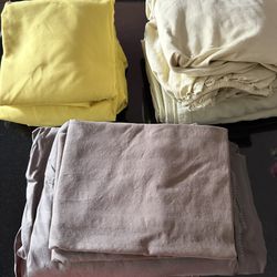 Linen and Tablecloths (see measurements on description)