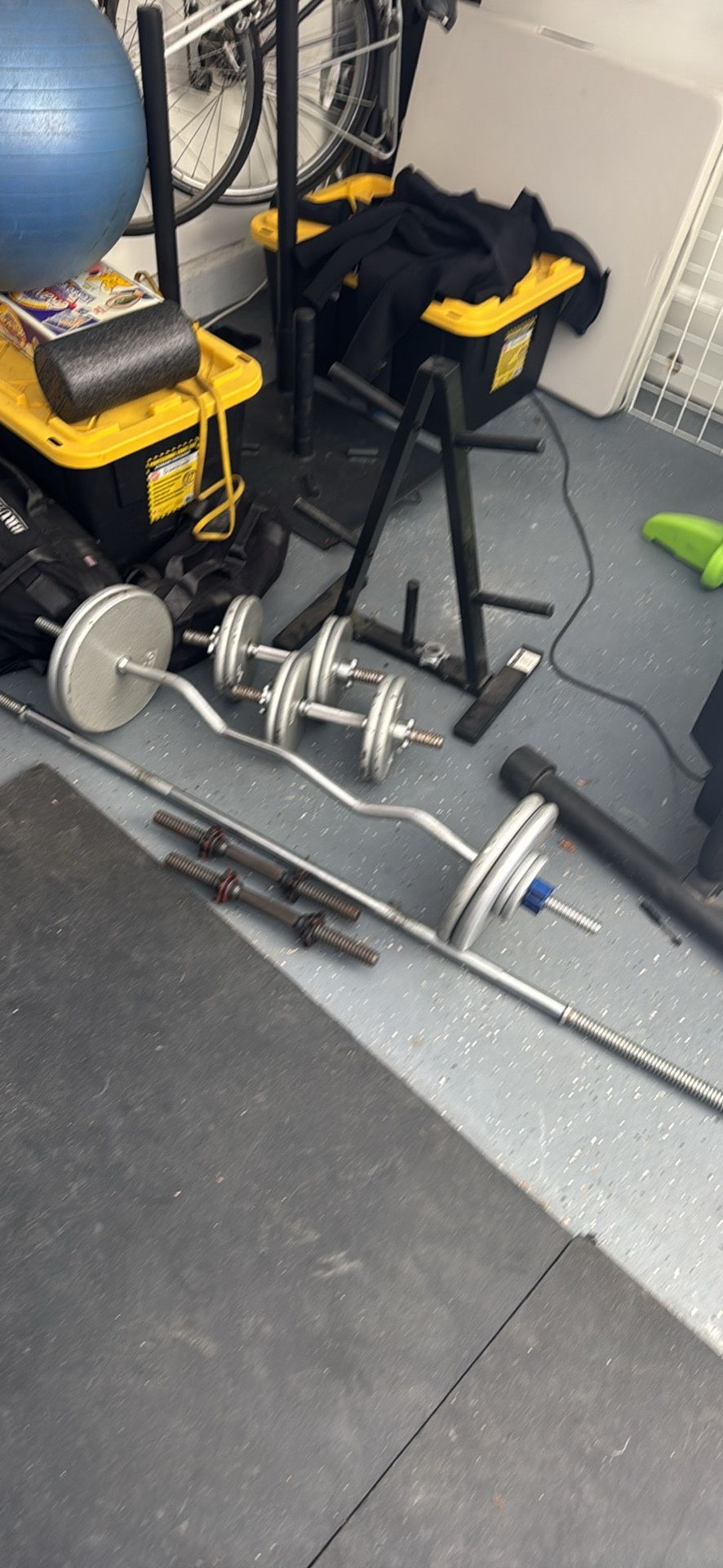 190lbs Of Standard Weight + Bars And Weight Tree