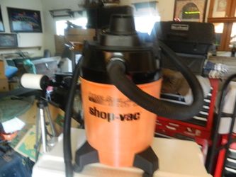 LARGE 12-GALLON BLACK AND DECKER WET DRY SHOP VAC.