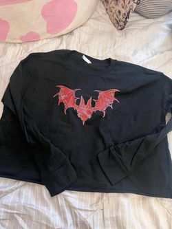 Red bat graphic long sleeve cropped tee🦇🖤