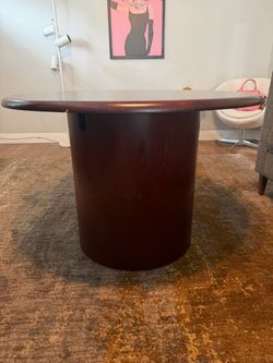 ROUND DINING TABLE