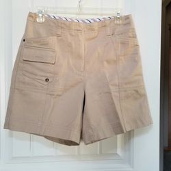 Ralph Lauren short khaki size 4 basically new