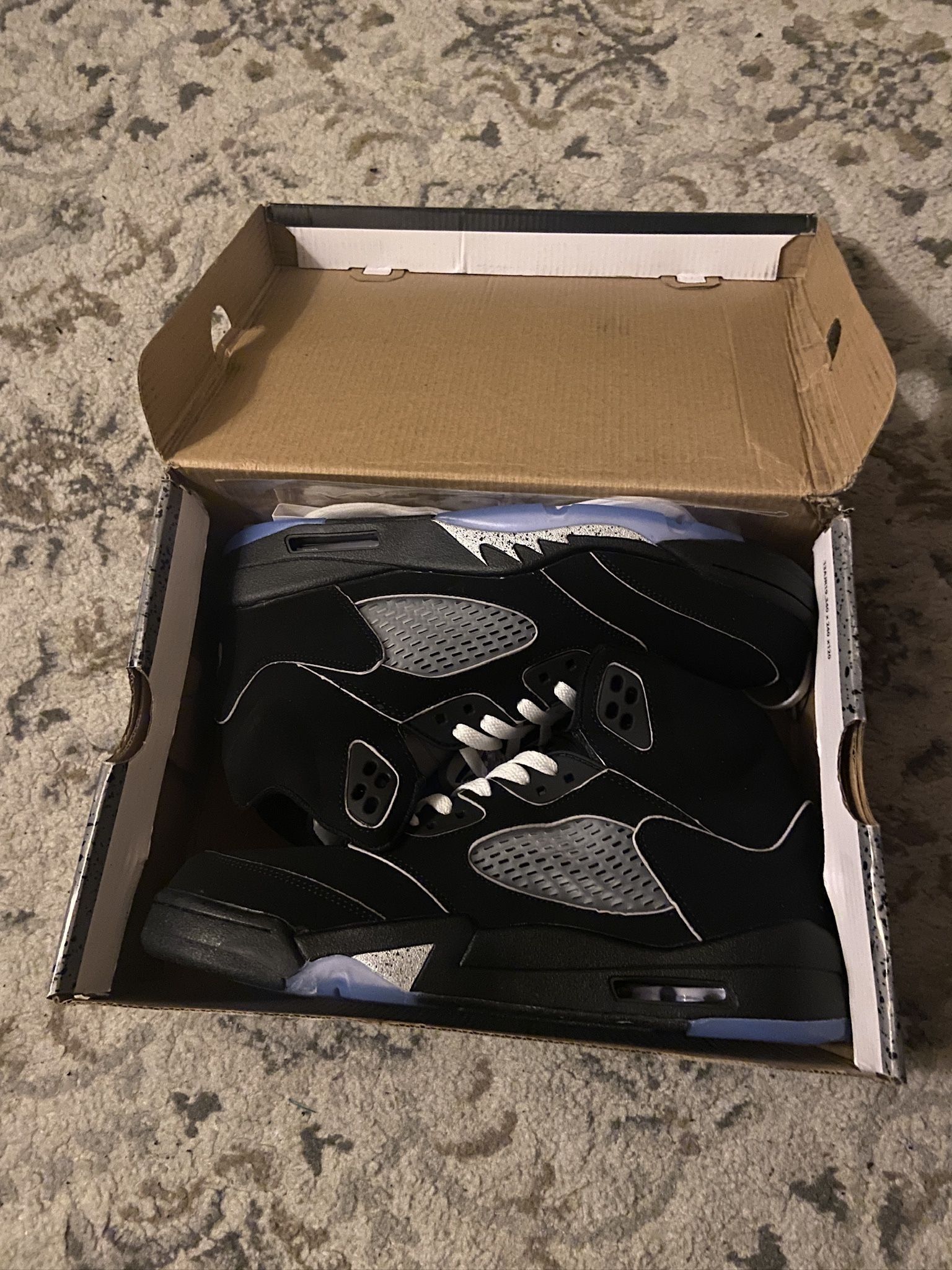 Brand New Jordan 5 Metallic Size 11 With Damaged Box