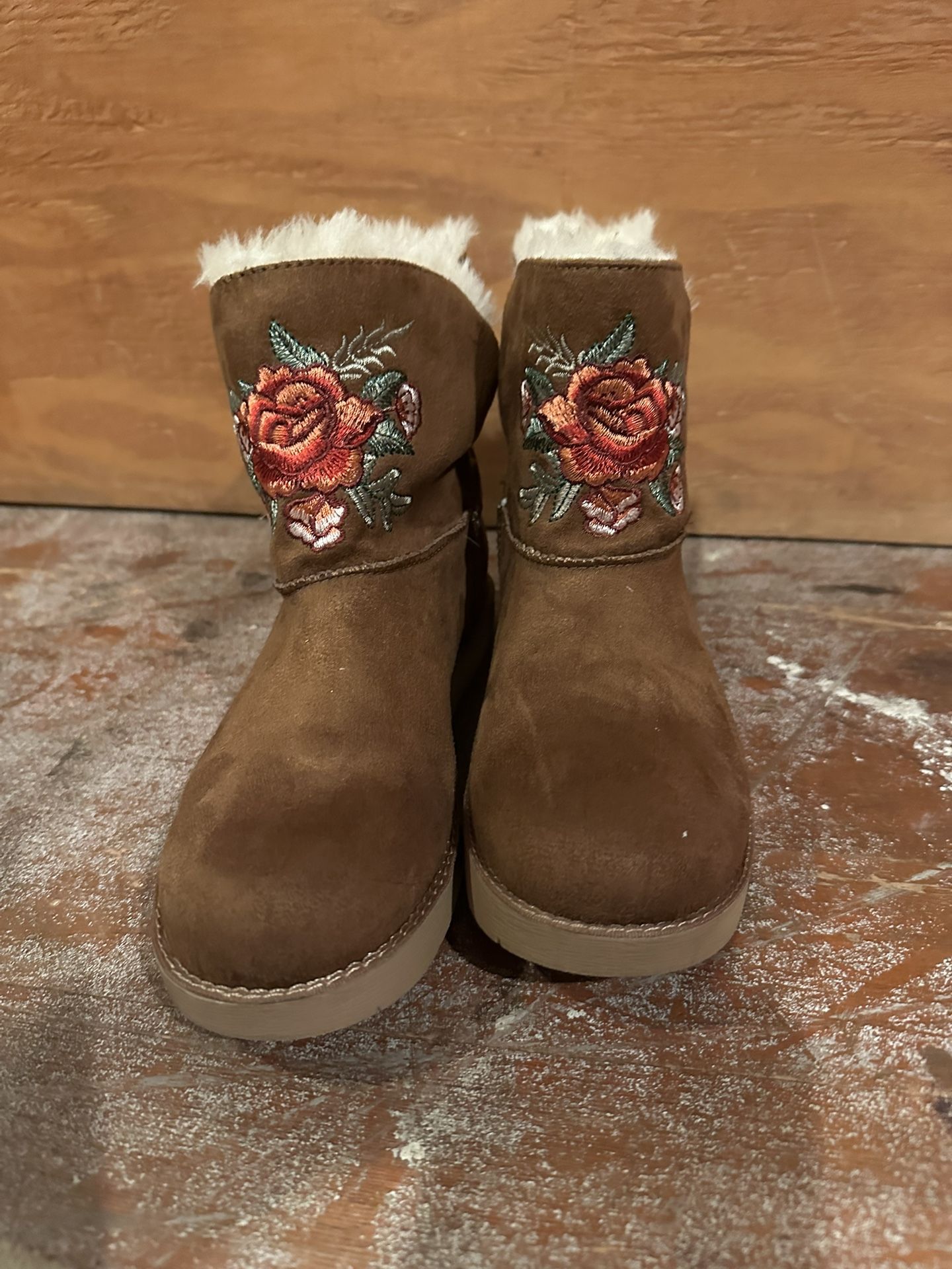 Woman’s Lined Boots