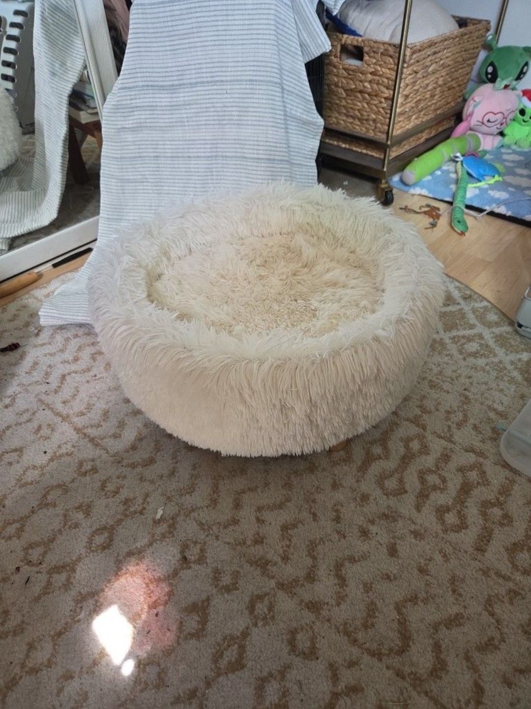 Cat bed elevated round furry dog bed