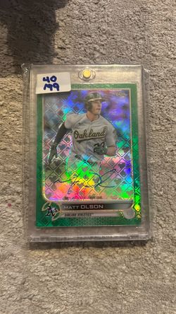 Matt Olson Topps Chrome Autograph Green Refractor Card