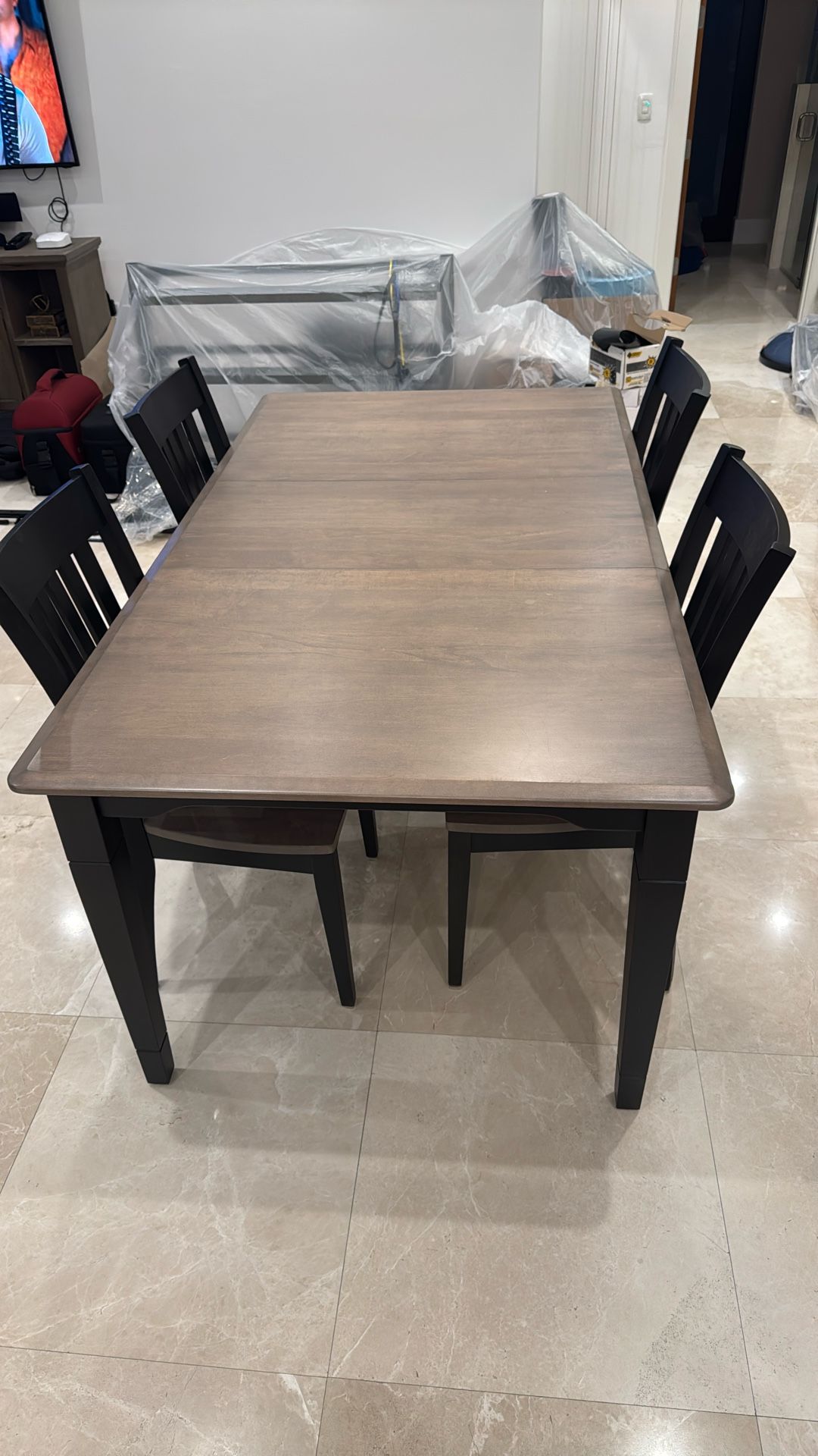 Table With Chairs (4)