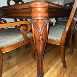 Beautiful And Sturdy Mahogany Dining Table 