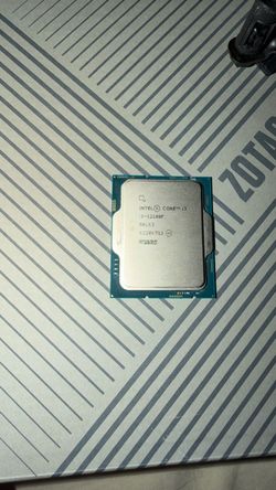Intel Core i3-12100F + Stock Cooler