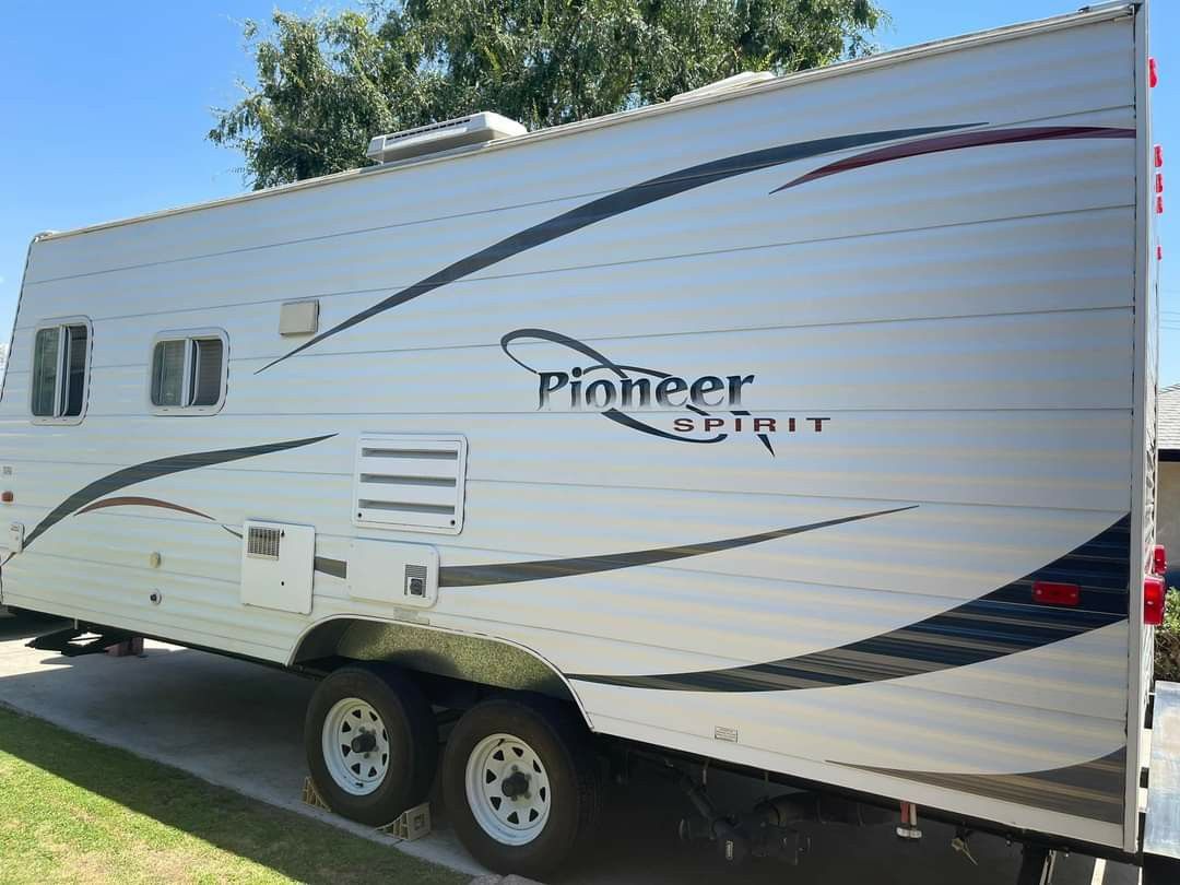 2007 Pioneer Camping Trailer For Sale for Sale in Bakersfield, CA OfferUp