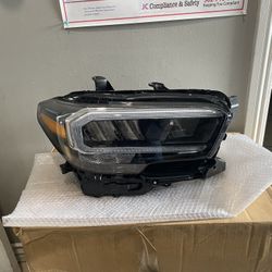 2020-2023 Toyota Tacoma Right Headlight 
