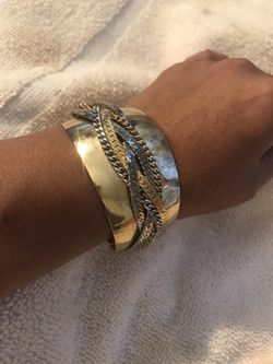 Bangle bracelet
