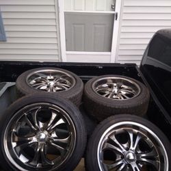 18 by 10 wide boss wheels. 5 lug chevy they came off my el camino. 