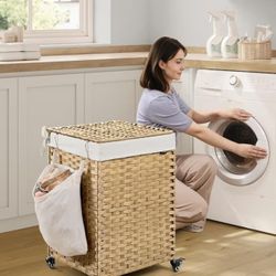 Laundry Hamper with Lid, 31.7 Gallons (120 L), Rolling Laundry Basket with Wheels, Synthetic Rattan, Removable Liner, Bedroom, 18.1 x 15.7 x 26 Inches