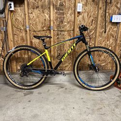 Giant Fathom Mountain Bike
