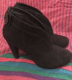 Jessica Simpson sued booties