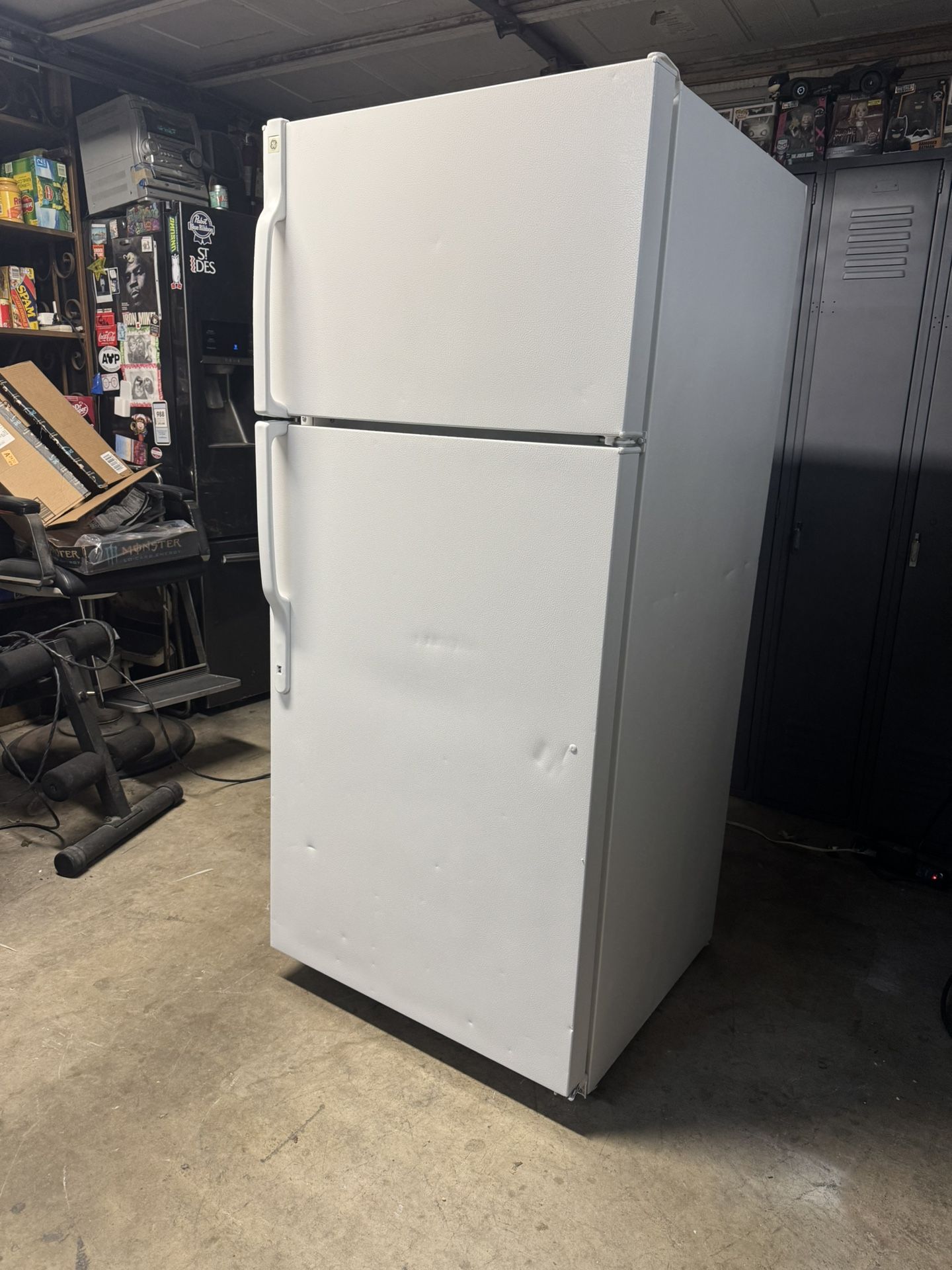 Refrigerator 