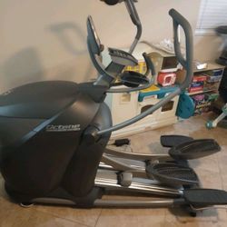 Octane Fitness Q47Ci Adjustable Stride Elliptical for Sale in Glendale AZ OfferUp