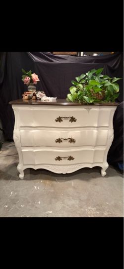A White Fine Furniture Dresser