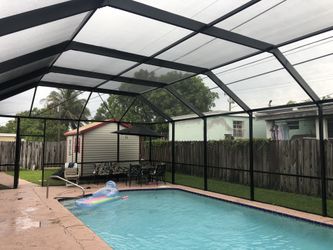 Pool enclosure screen