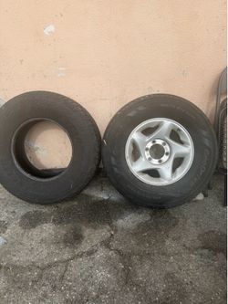 Dos llantas para Toyota Tacoma
