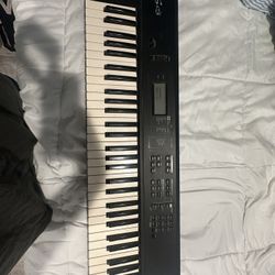 Yamaha S03 music synthesizer keyboard