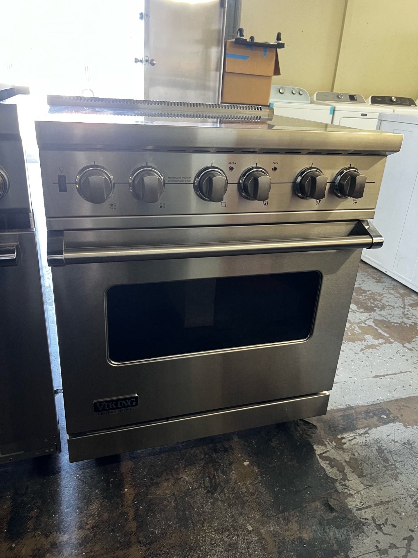VIKING 30”WIDE ELECTRIC 220V GLASS TOP