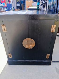 Side table w shelves