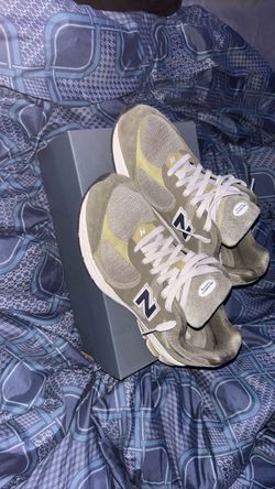 Green New Balance 2002r