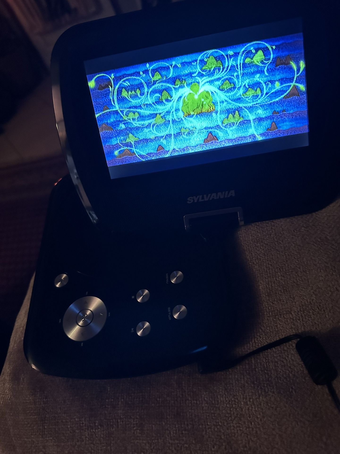 Sylvania Portable Swivel Tv, 7 Inches Screen.