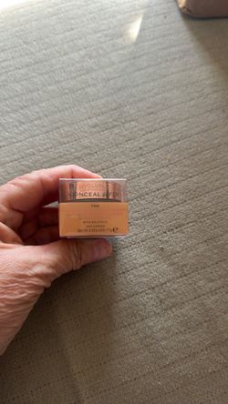 Revolution conceal & fix. (3 available)